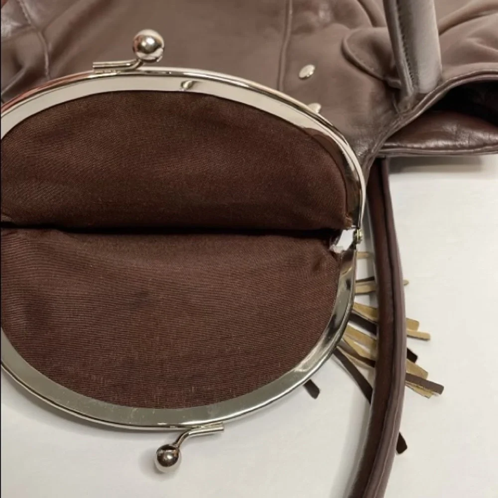 Kiss lock  ,hobo ,studded, brown leather shoulder bag - Picture 9 of 11